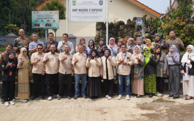 Empowering Educators with AI: Communication Science Dept. Leads Community Service at SMPN 2 Cipatat